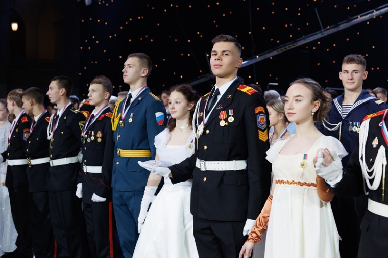 На Международном Кремлевском Благотворительном Кадетском Балу объявят имена победителей творческих конкурсов.