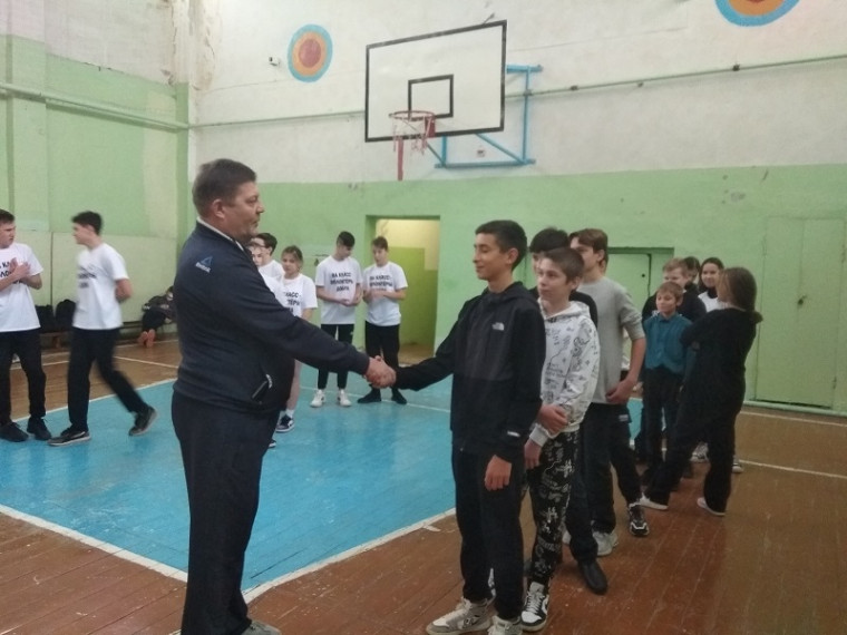 Школьные соревнования "Сильные, ловкие, смелые".